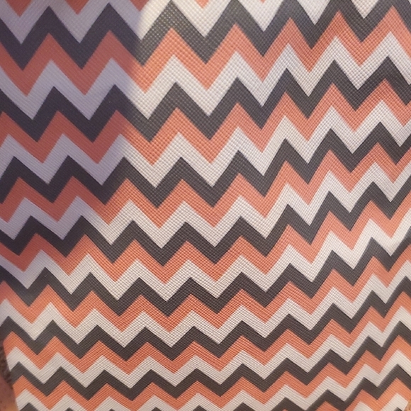 Chevron Pattern Crossbody Bag - Picture 5 of 5